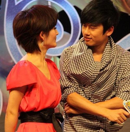 微商夫妇内讧娱乐吃瓜,娱乐吃瓜背后的真相揭秘