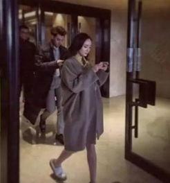 娱乐吃瓜君王源片场打球,篮球场上尽显运动风采