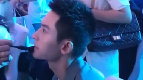 娱乐吃瓜女明星敬酒,敬酒瞬间，女明星们的“吃瓜”时刻